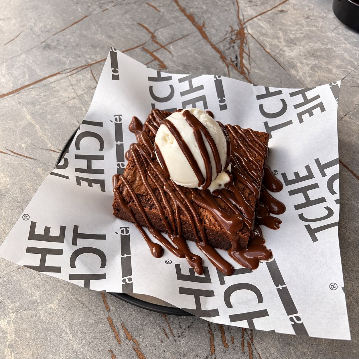 BROWNIE WITH ICECREAM